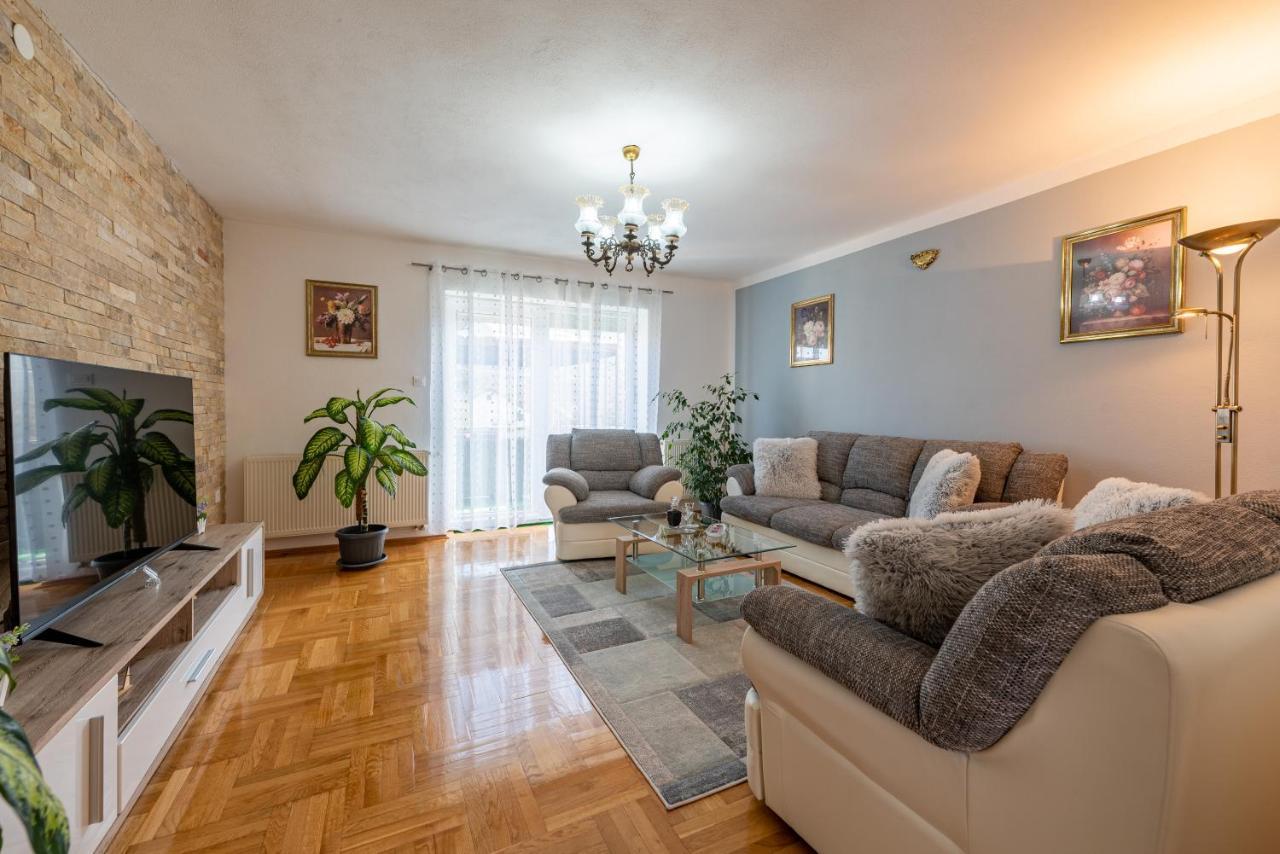 Apartman Toni Gračac Buitenkant foto