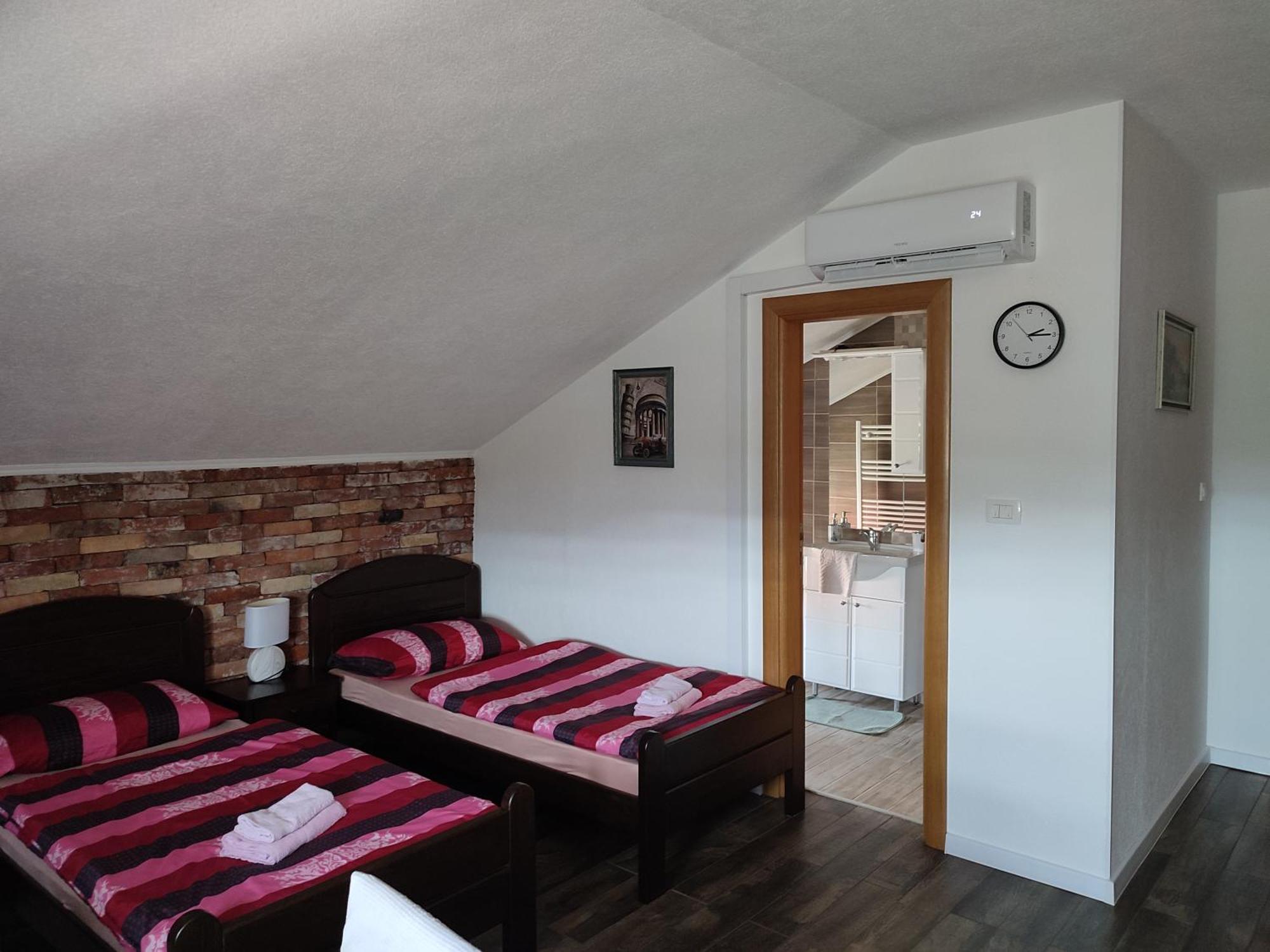 Apartman Toni Gračac Buitenkant foto